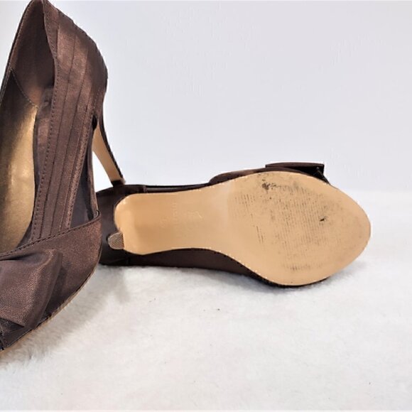 Maripe "Jezebel" Brown Pleated Fabric Heels w/ Bow-Bridal / Formal - Size 6.5 - Picture 14 of 14